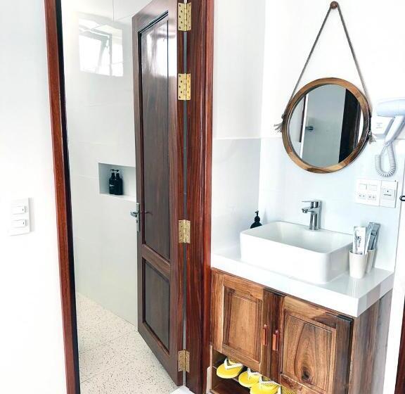 اتاق خانوادگی با چشمانداز باغ, Hero Hostel & Billiards