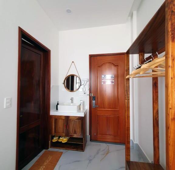 اتاق خانوادگی با چشمانداز باغ, Hero Hostel & Billiards