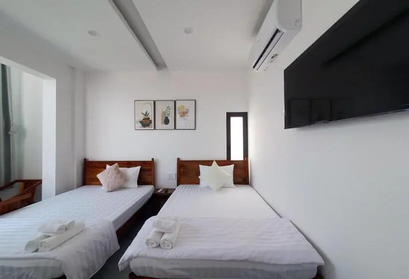اتاق خانوادگی با چشم‌انداز باغ, Hero Hostel & Billiards