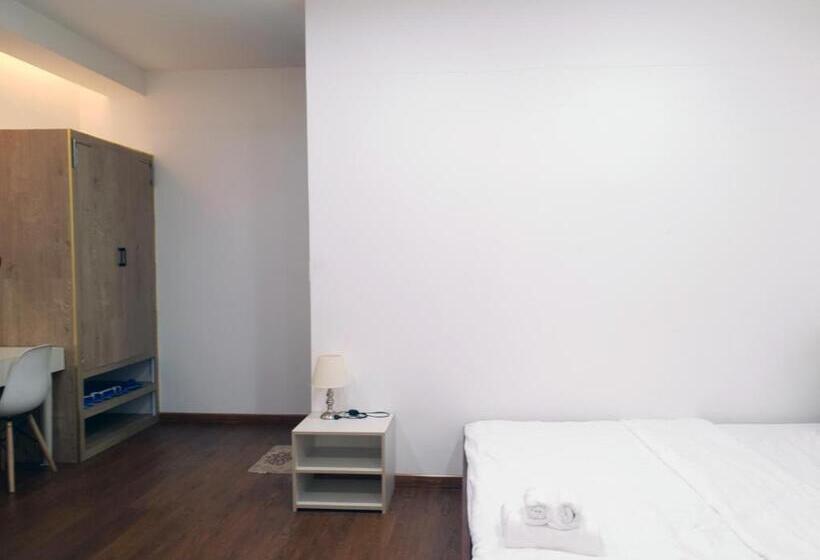 اتاق استاندارد چهار تخته, Hero Hostel & Billiards