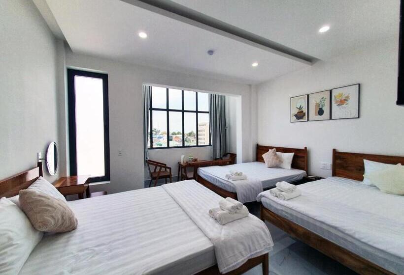 اتاق خانوادگی با چشمانداز باغ, Hero Hostel & Billiards