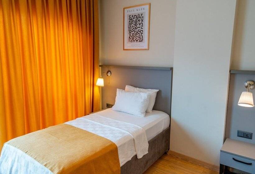 豪华三人间, Belci City House