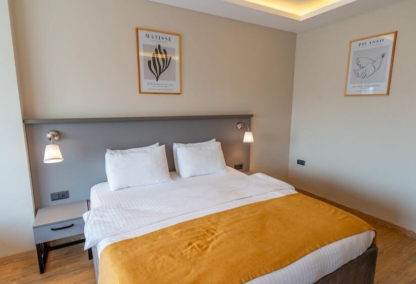 豪华三人间, Belci City House