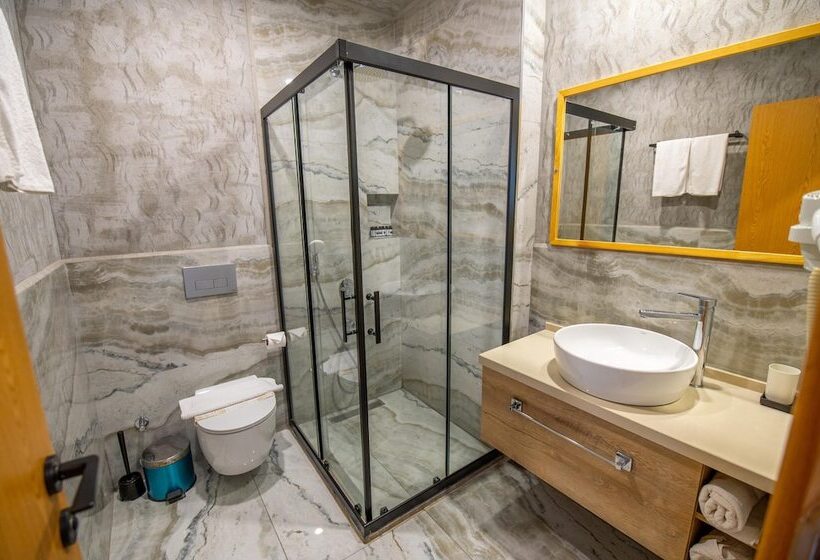 豪华三人间, Belci City House