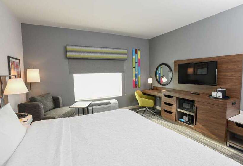 适合残疾人士使用的带超级大床的标准间, Hampton Inn Blue Ridge