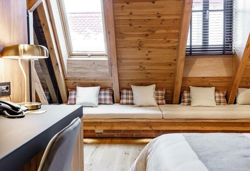 غرفة قياسية, Schuster Boarding House