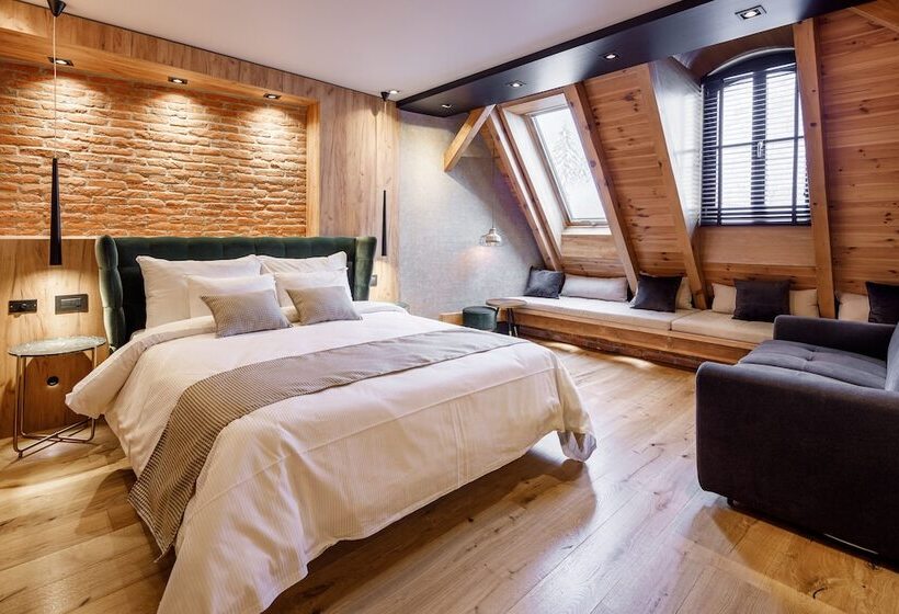 이그제큐티브 룸, Schuster Boarding House