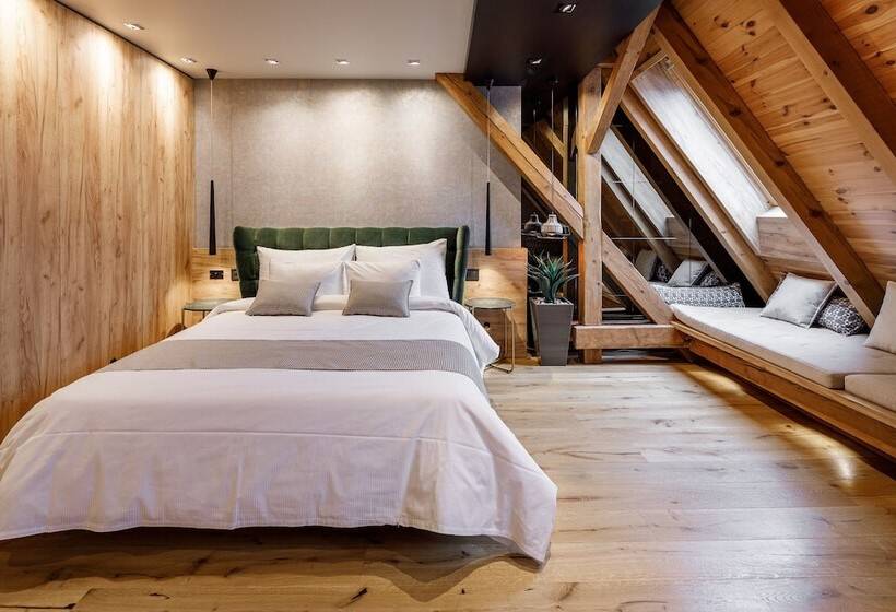 غرفة تنفيذية, Schuster Boarding House