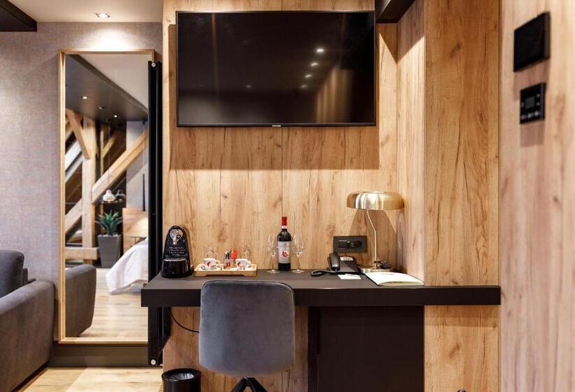 غرفة قياسية, Schuster Boarding House