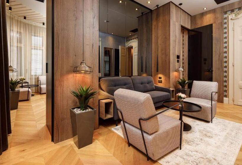 شقة غرفة واحدة, Schuster Boarding House