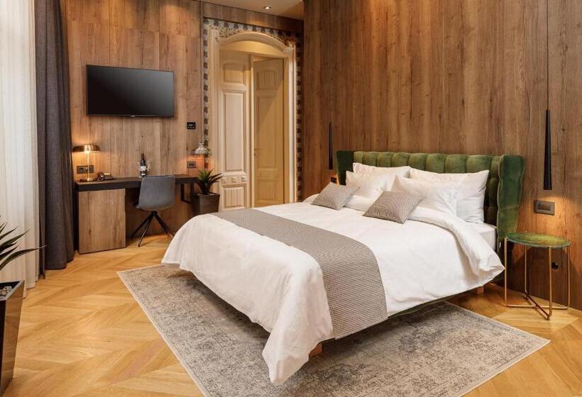 شقة غرفة واحدة, Schuster Boarding House