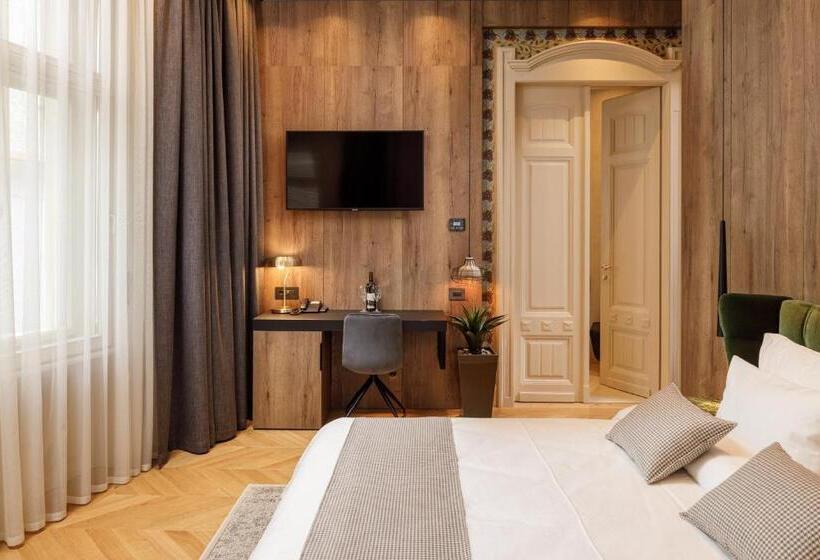 شقة غرفة واحدة, Schuster Boarding House