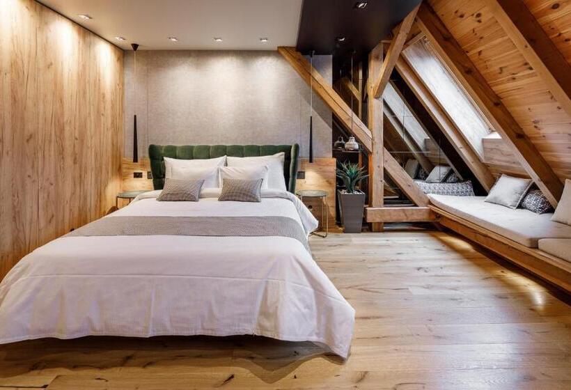 غرفة تنفيذية, Schuster Boarding House