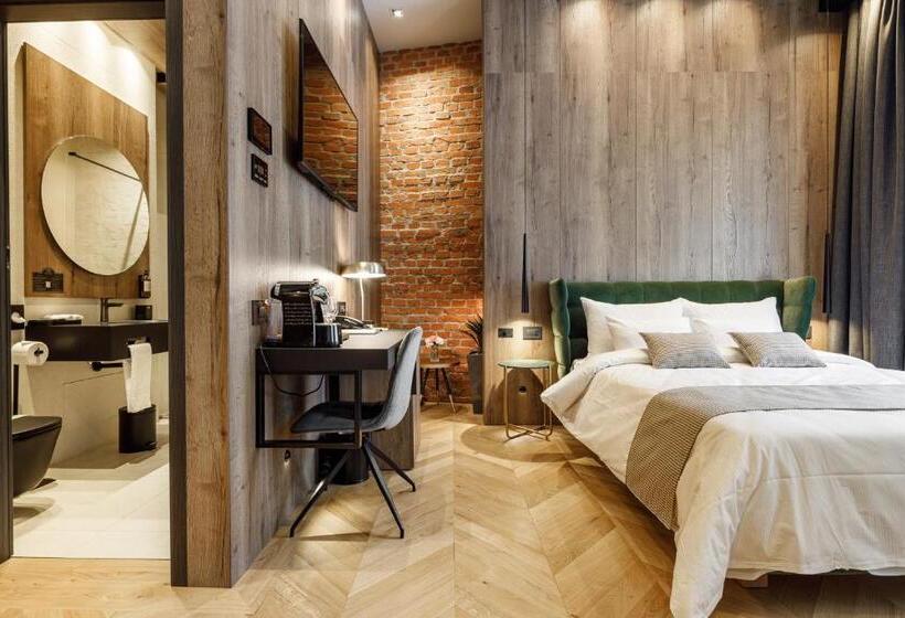 غرفة ديلوكس, Schuster Boarding House