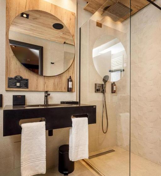 غرفة دور أخير, Schuster Boarding House