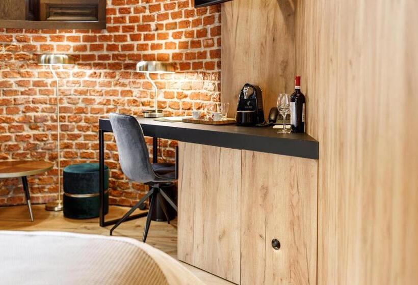 غرفة قياسية بالطابق الأرضى, Schuster Boarding House