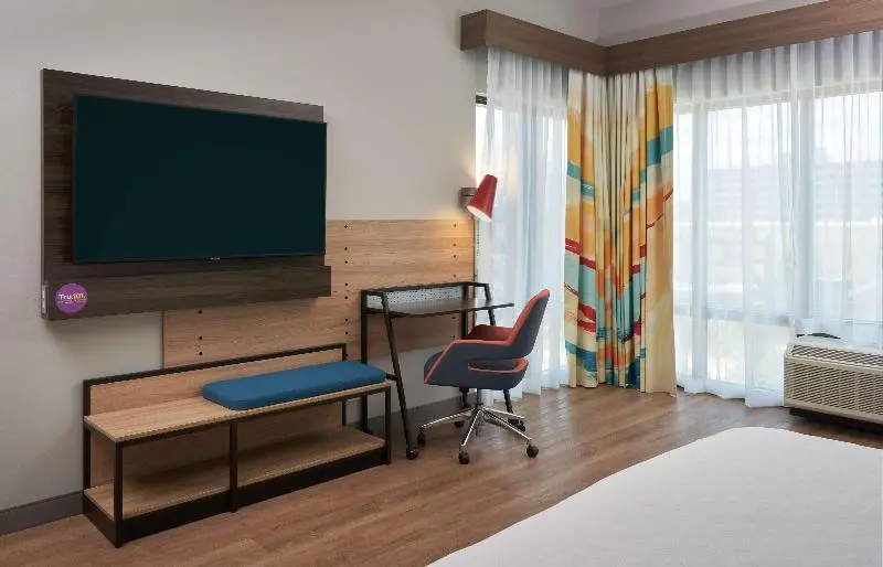 身障者適用キングサイズベッドルーム, Tru By Hilton Pompano Beach Pier