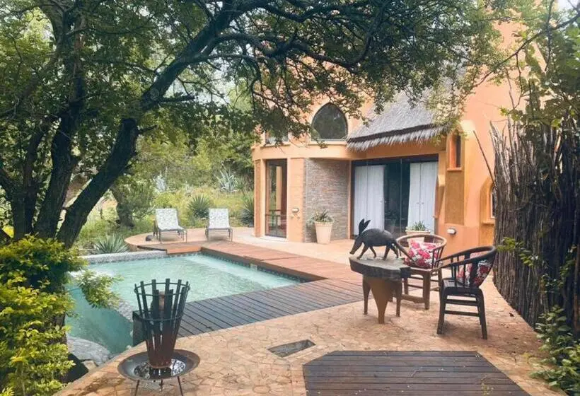 سوییت با چشم‌انداز باغ, Hippomoon Lodge Game Reserve