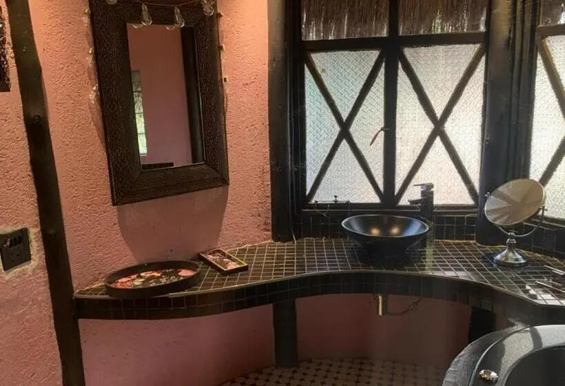 سوییت, Hippomoon Lodge Game Reserve