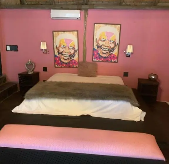 سوییت, Hippomoon Lodge Game Reserve