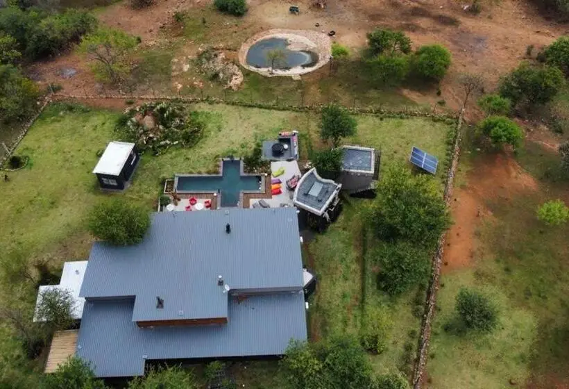 اتاق خانوادگی, Hippomoon Lodge Game Reserve