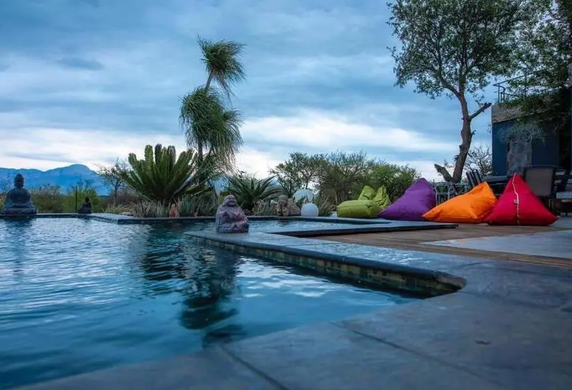 اتاق خانوادگی, Hippomoon Lodge Game Reserve