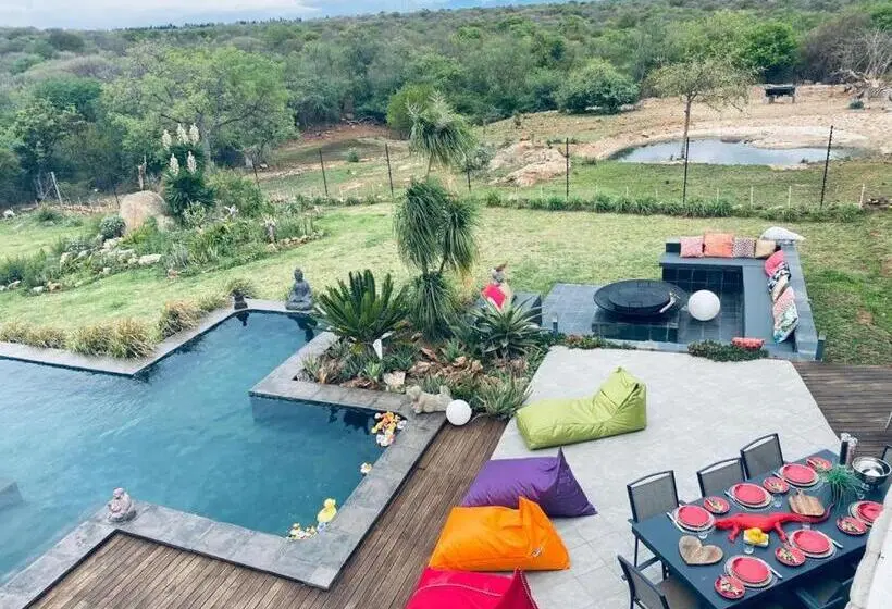 اتاق خانوادگی, Hippomoon Lodge Game Reserve