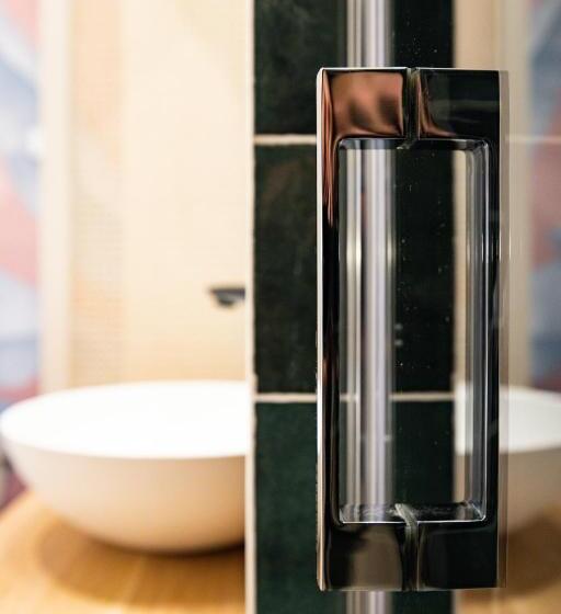 اتاق استاندارد, Home42