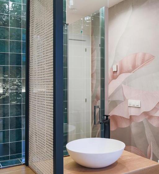 اتاق استاندارد, Home42