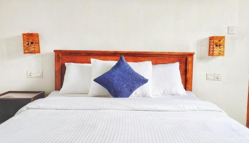 Habitació Deluxe, Rc Awkward