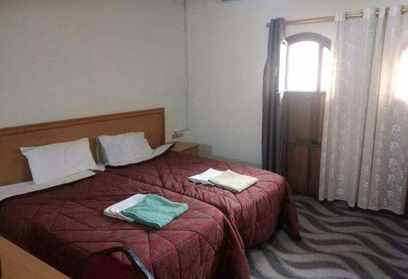 اتاق استاندارد با تخت بزرگ, Queen Ayloa Hotel&restaurant