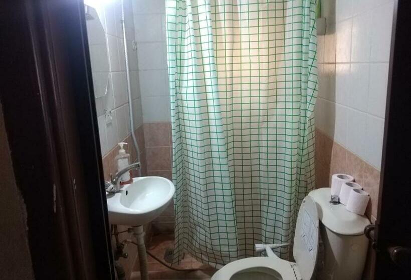 اتاق استاندارد با سرویس بهداشتی مشترک, Queen Ayloa Hotel&restaurant