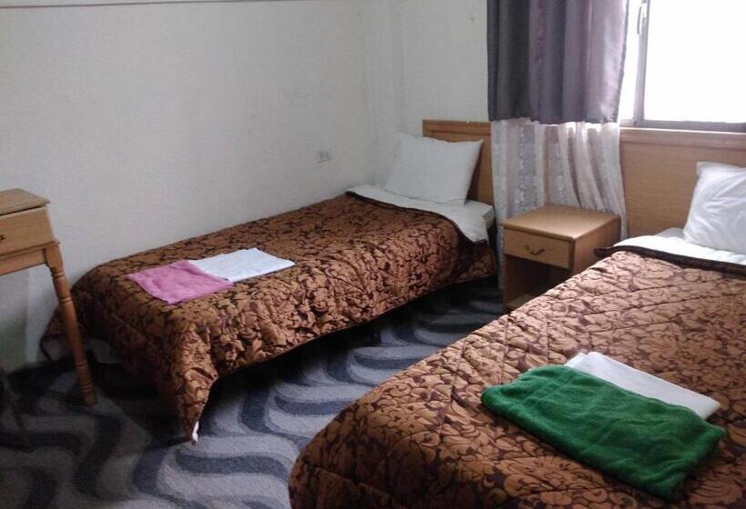 اتاق استاندارد با سرویس بهداشتی مشترک, Queen Ayloa Hotel&restaurant