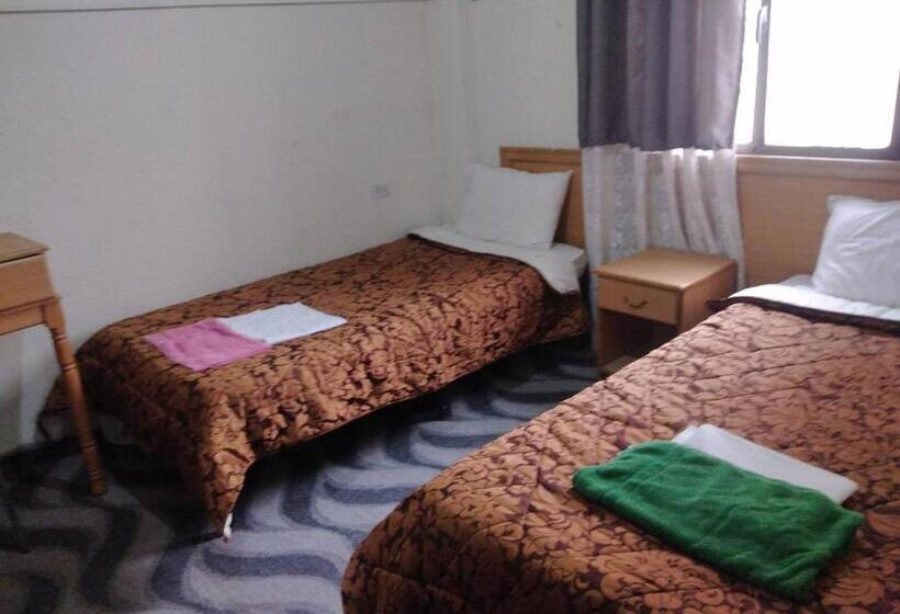 اتاق استاندارد با سرویس بهداشتی مشترک, Queen Ayloa Hotel&restaurant