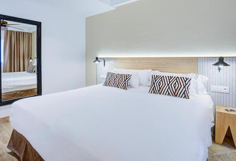 شقة غرفة واحدة, Arena Castillo