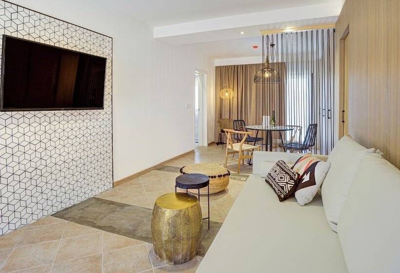 شقة عائلية, Arena Castillo