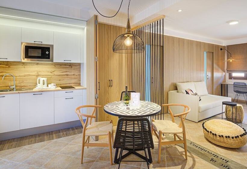 شقة عائلية, Arena Castillo