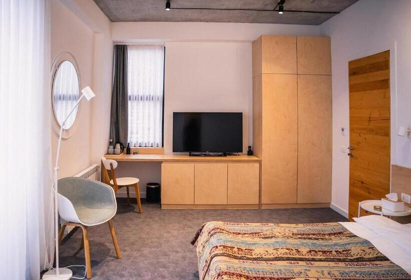 Номер Deluxe, Dilijani Tun Hotel & Restaurant