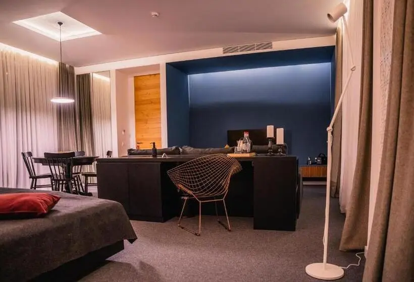 سوییت سوپریور, Dilijani Tun Hotel & Restaurant