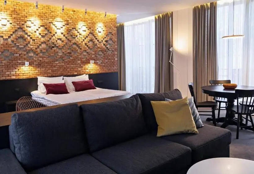 سوییت سوپریور, Dilijani Tun Hotel & Restaurant
