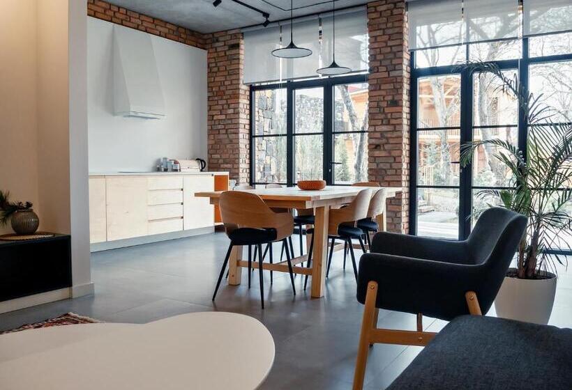 Апартаменты 3 Спальни, Dilijani Tun Hotel & Restaurant