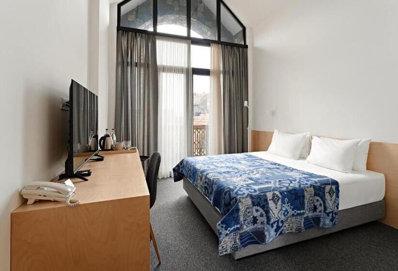 Номер Deluxe с Балконом, Dilijani Tun Hotel & Restaurant