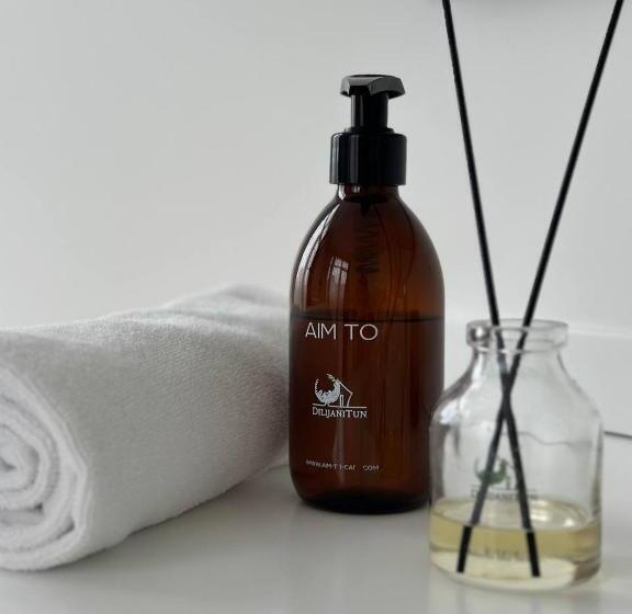 Номер Deluxe с Балконом, Dilijani Tun Hotel & Restaurant