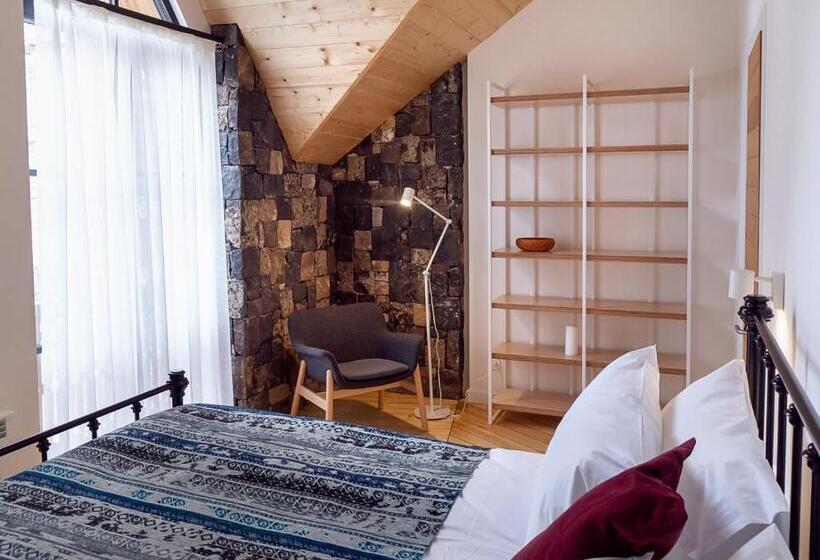 Апартаменты 3 Спальни, Dilijani Tun Hotel & Restaurant