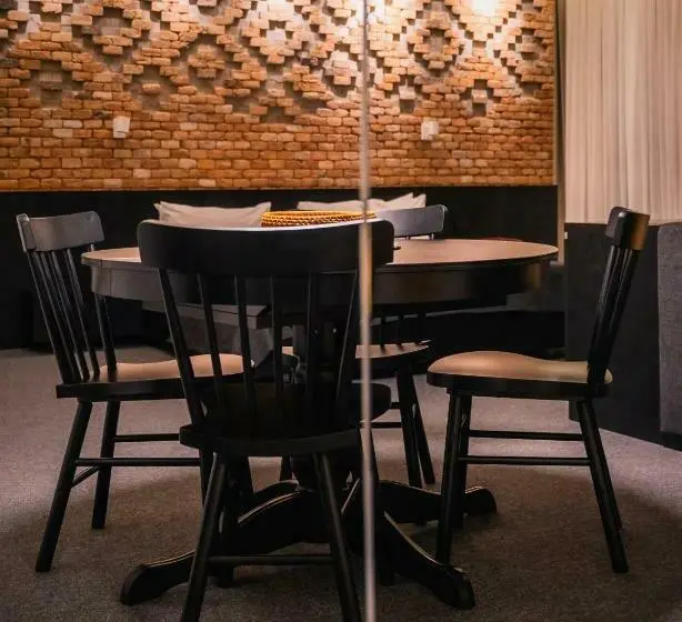سوییت سوپریور, Dilijani Tun Hotel & Restaurant