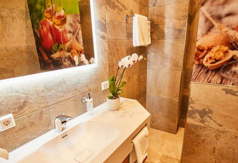 Номер Стандарт Вид на Озеро, Hornstein Weingut, Vinothek & Gastronomie