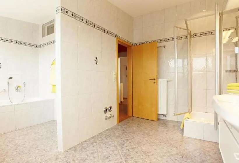 1 Bedroom Apartment Lake View, Hornstein Weingut, Vinothek & Gastronomie