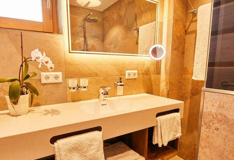 Номер Стандарт, Hornstein Weingut, Vinothek & Gastronomie