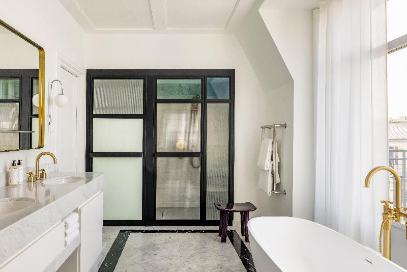 キングサイズベッドのスイートルーム, Kimpton St Honoré Paris, an Ihg Hotel