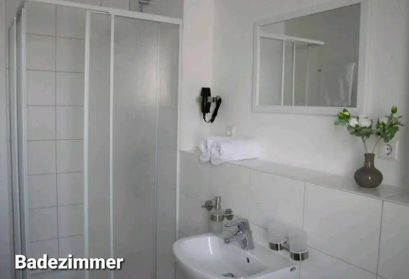 エコノミールーム, Gästehaus Traunreut Monteur Und Gästezimmer